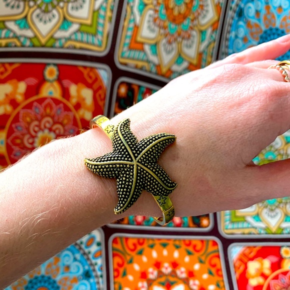 Burnished Gold Stretch Link Starfish Bracelet - Picture 2 of 7